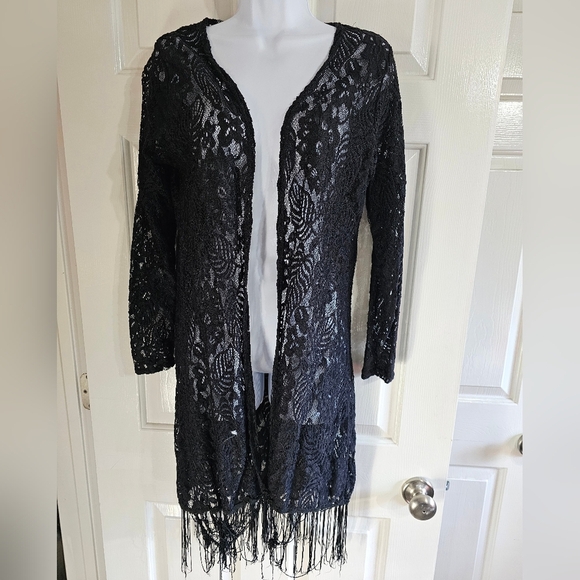 Questions Women’s Large Black Lace Fringe Open Front Cardigan Boho Festival - Picture 2 of 6